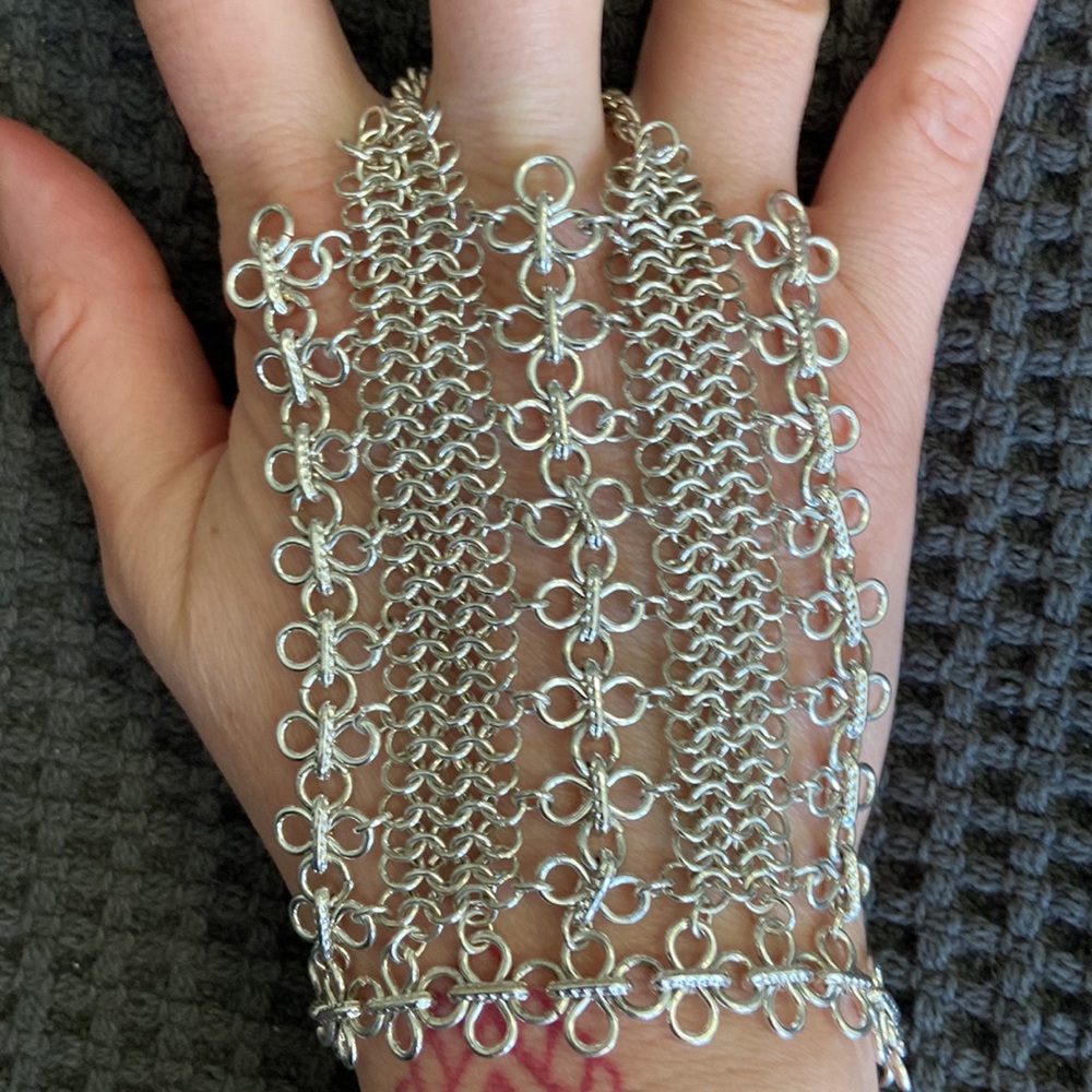 Hand glove by Grace Bijoux